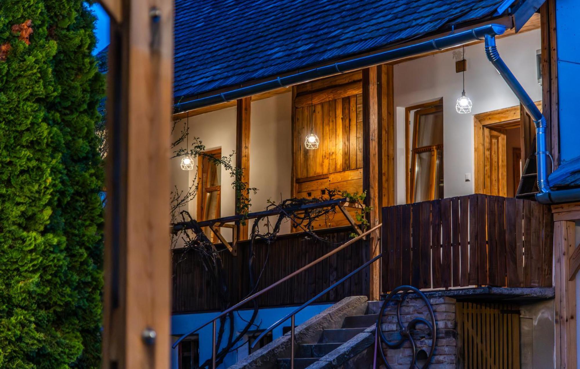 Minifaktura Loft Apartman & Reggelizo Es Etelbar Szokolya Exterior foto